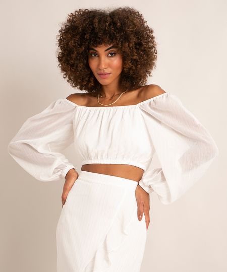 blusa-cropped-ombro-a-ombro-de-chiffon-listrada-com-lurex-manga-bufante-alem-dos-mares-salvador-preta-gil-off-white-1005567-Off_White_1