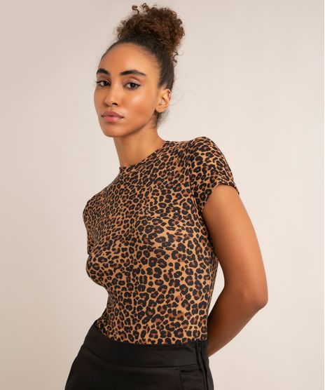 blusa-estampada-animal-print-manga-curta-decote-redondo-caramelo-1006118-Caramelo_1