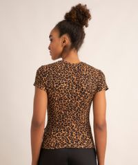 blusa-estampada-animal-print-manga-curta-decote-redondo-caramelo-1006118-Caramelo_2