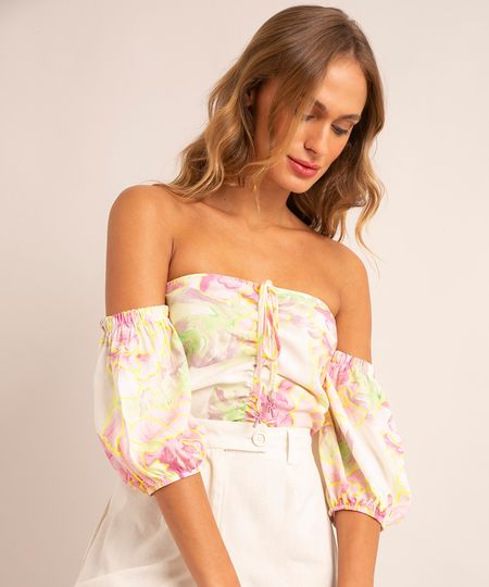 blusa-cropped-de-viscose-estampada-floral-com-lastex--manga-bufante-ombro-a-ombro-off-white-1005431-Off_White_1 blusa-cropped-de-viscose-estampada-floral-com-lastex--manga-bufante-ombro-a-ombro-off-white-1005431-Off_White_1