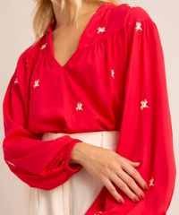 camisa-de-viscose-manga-bufante-gola-padre-decote-v-com-bordado-vermelha-9995363-Vermelho_4