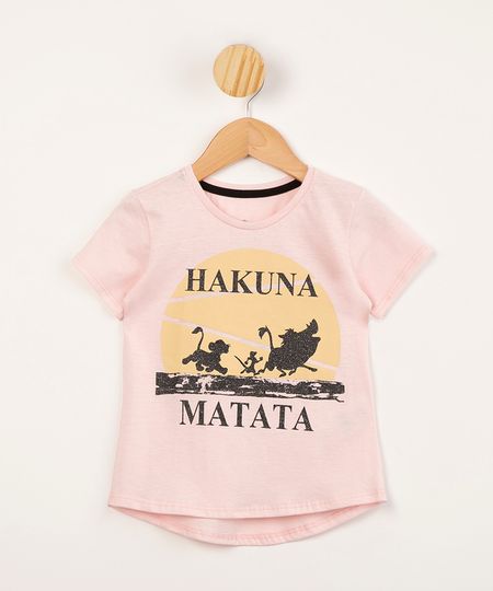 blusa-infantil-de-algodao--hakuna-matata--o-rei-leao-com-glitter-manga-curta-rosa-claro-1010298-Rosa_Claro_1
