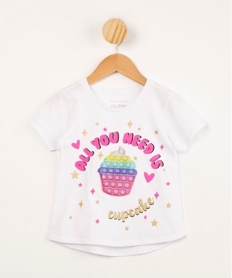 blusa-infantil-em-algodao-com-estampa-interativa-localizada-de-cupcake-com-glitter-manga-curta-off-white-1015781-Off_White_1