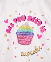 blusa-infantil-em-algodao-com-estampa-interativa-localizada-de-cupcake-com-glitter-manga-curta-off-white-1015781-Off_White_2