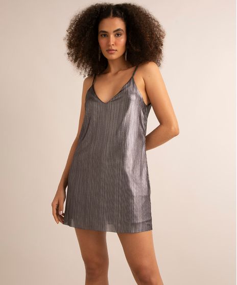 vestido-curto-plissado-alca-fina-decote-v-chumbo-1012677-Chumbo_1