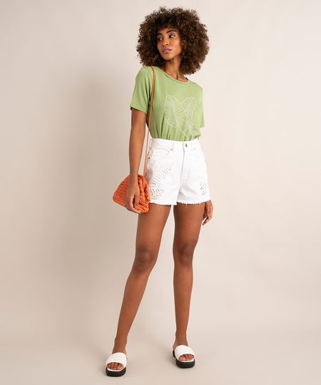 short-mom-de-sarja-com-bordado-barra-desfiada-cintura-super-alta-alem-dos-mares-salvador-preta-gil-branco-1013210-Branco_1