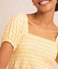 blusa-cropped-manga-bufante-decote-reto-com-lastex-estampa-xadrez-vichy-amarelo-1014212-Amarelo_4