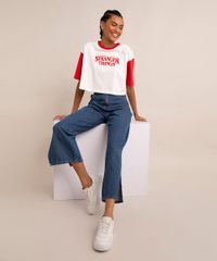 camiseta-cropped-de-algodao-manga-curta-decote-redondo-com-bordado-stranger-things-off-white-1014545-Off_White_3