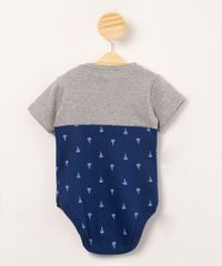 body-infantil-com-recorte-bolso-e-mini-print-de-barcos-manga-curta-cinza-mescla-1007314-Cinza_Mescla_2