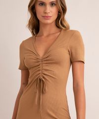 vestido-curto-franzido-canelado-manga-curta-decote-v-caramelo-1000323-Caramelo_4