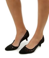 Scarpin-com-Recortes-Vazados-Preto-8060721-Preto_5