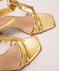 sandalia-feminina-bico-quadrado-salto-quadrado-medio-de-madeira-com-amarracao-alem-dos-mares-dourada-1014357-Dourado_2