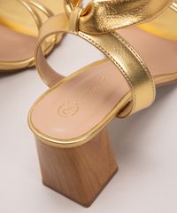 sandalia-feminina-bico-quadrado-salto-quadrado-medio-de-madeira-com-amarracao-alem-dos-mares-dourada-1014357-Dourado_6