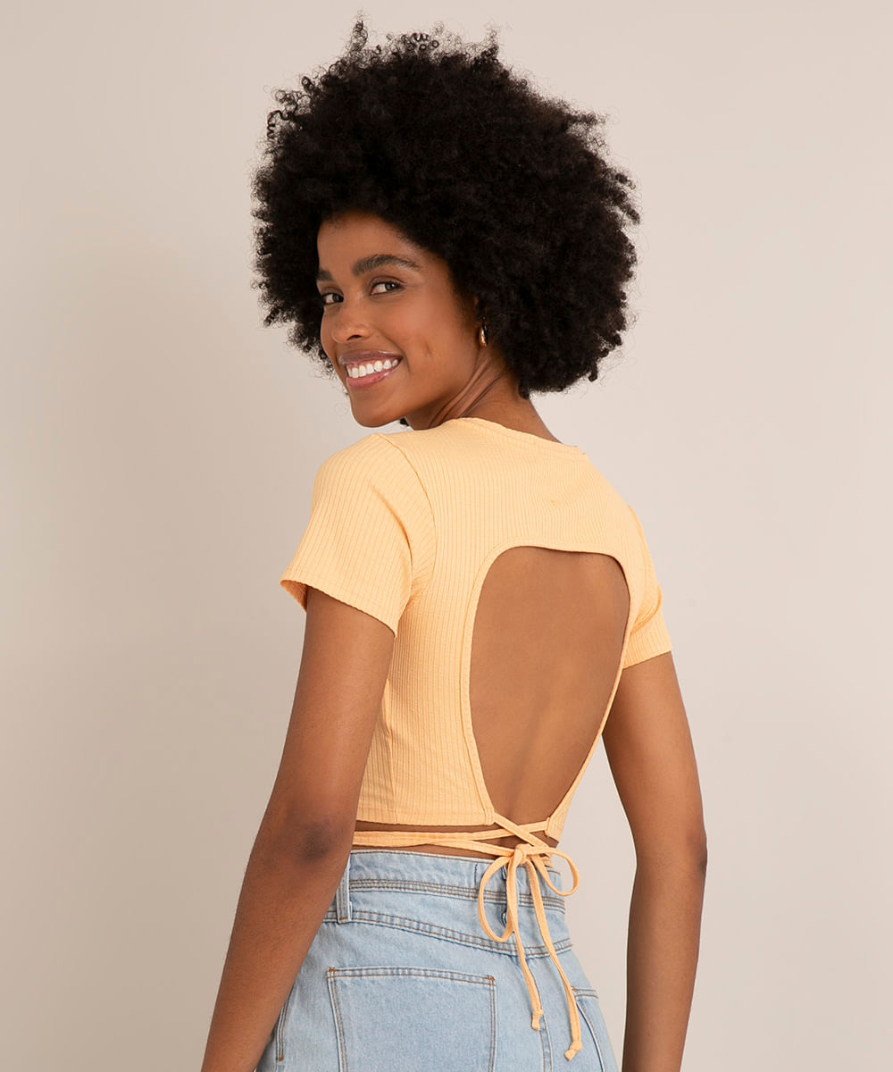 blusa cropped canelada com amarração manga curta decote redondo bege