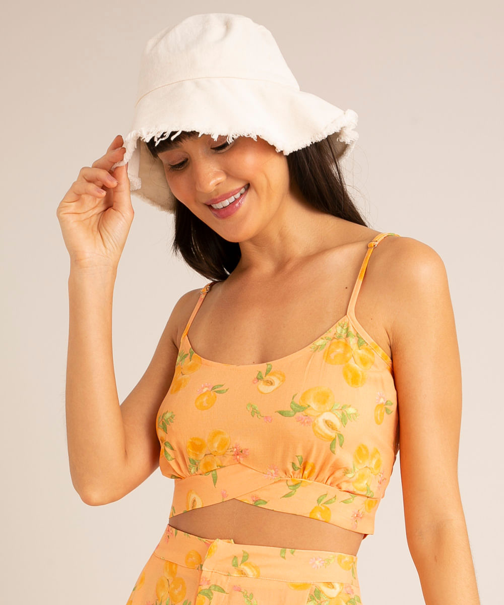 regata cropped de viscose estampada pêssegos com amarração e lastex alça fina decote redondo laranja