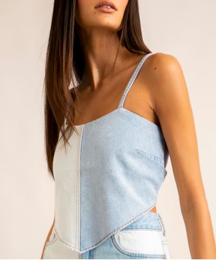regata-cropped-bandana-jeans-com-recorte-e-amarracao-alca-fina-decote-reto-alem-dos-mares-noronha-manu-gavassi-azul-claro-1009533-Azul_Claro_1