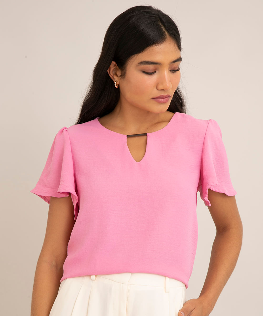 blusa com aviamento no decote manga curta ampla rosa