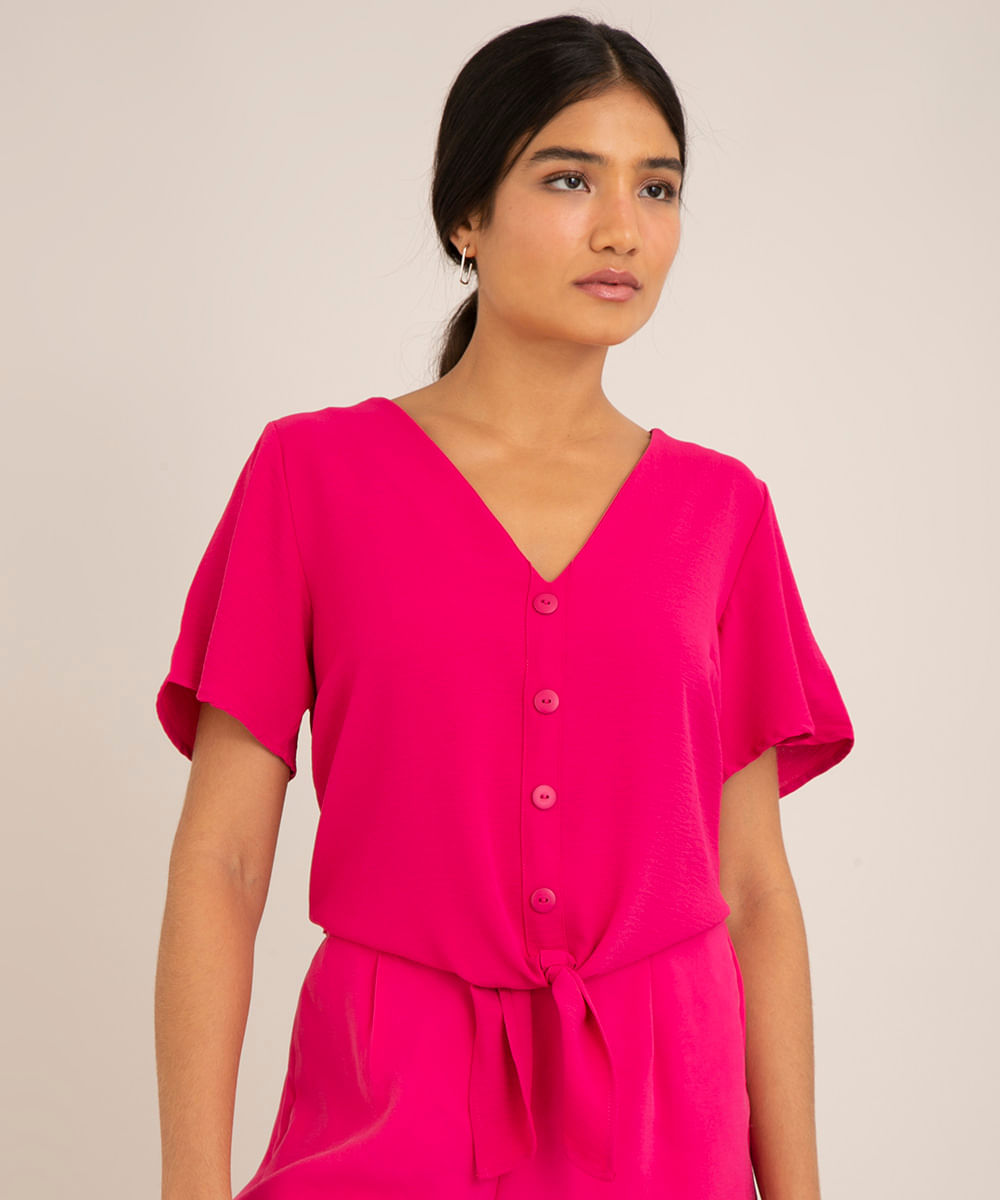 blusa cropped texturizada com botões e nó manga curta decote v rosa