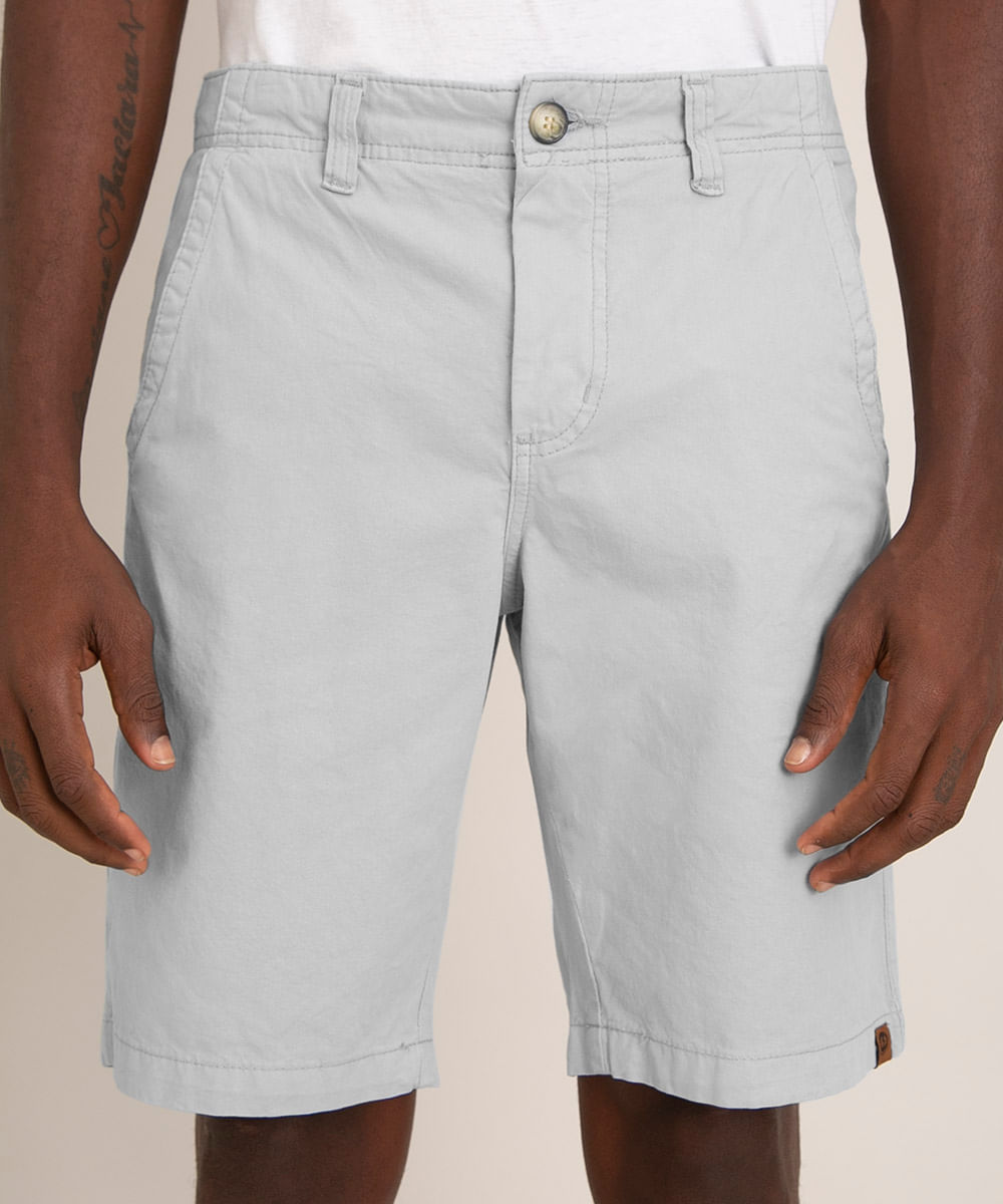 bermuda reta de sarja básica com bolsos cinza claro