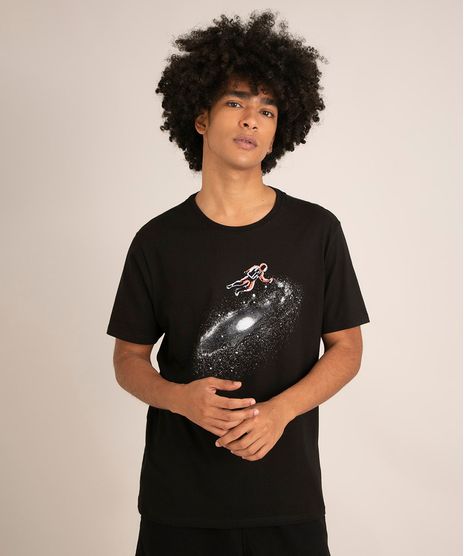 camiseta-de-algodao-manga-curta-gola-careca-estampa-astronauta-preta-1006414-Preto_1