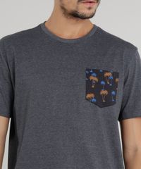 Camiseta-Masculina-com-Bolso-Estampado-de-Coqueiros-Manga-Curta-Gola-Careca-Cinza-Mescla-Escuro-9293674-Cinza_Mescla_Escuro_4 Camiseta-Masculina-com-Bolso-Estampado-de-Coqueiros-Manga-Curta-Gola-Careca-Cinza-Mescla-Escuro-9293674-Cinza_Mescla_Escuro_4