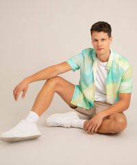 Camisa de Viscose Manga Curta Estampada Multicor