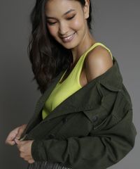 Jaqueta-de-Sarja-Feminina-Oversized-Cropped-Transpassada-com-Bolsos-Verde-9314908-Verde_2