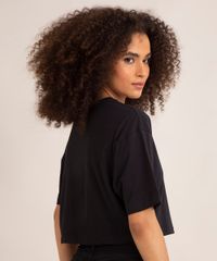 camiseta-cropped-de-algodao-manga-curta-decote-redondo-estampado-barbie-preta-1015954-Preto_4