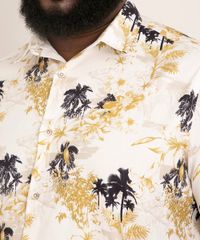 Camisa Plus Size Manga Curta Estampado Bege detalhe estampa Camisa Plus Size Manga Curta Estampado Bege detalhe estampa