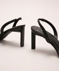 sandalia-bico-quadrado-salto-medio-fino-detalhe-plumas-mindset-preto-1020230-Preto_6