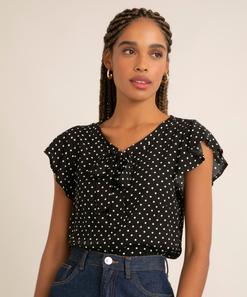 blusa em viscose gola v com laço manga curta babados estampado poá preto