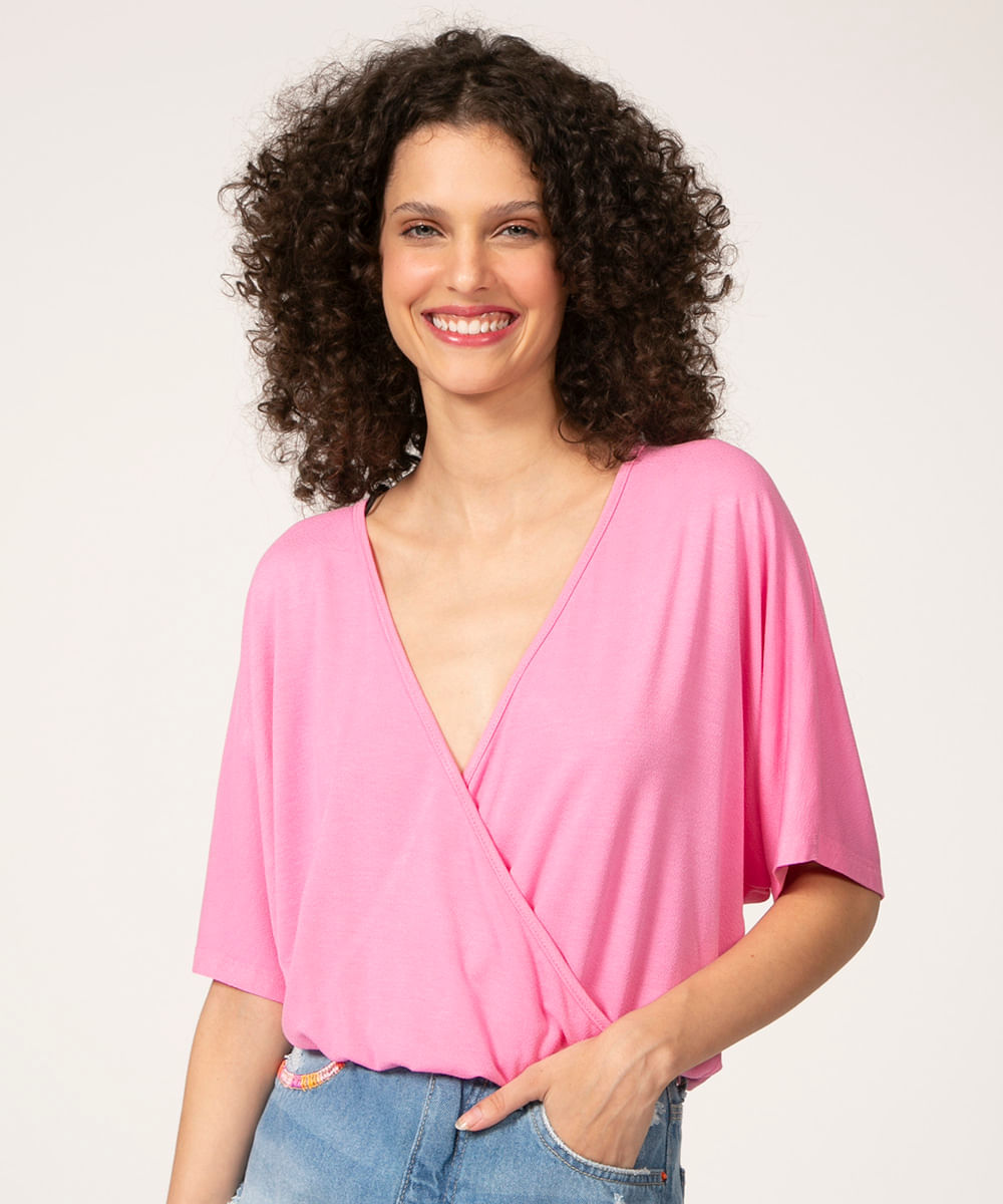 blusa em vicose decote v transpassado manga curta rosa