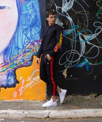 Camiseta-Masculina-Kings-Sneakers-Chamas-Manga-Longa-Gola-Careca-Preta-9285485-Preto_2
