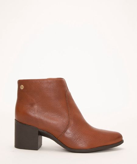 bota cano curto salto medio na cor caramelo