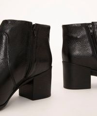 detalhes do salto da bota cano curto salto medio na cor preta detalhes do salto da bota cano curto salto medio na cor preta