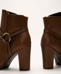 bota-cano-com-argola-salto-alto-beira-rio-caramelo-1023178-Caramelo_5