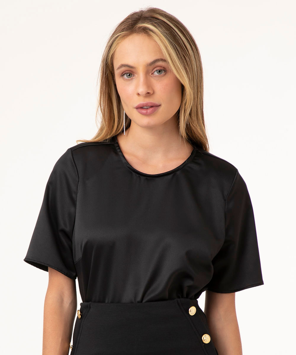 blusa cropped de cetim manga curta com ombreira preto