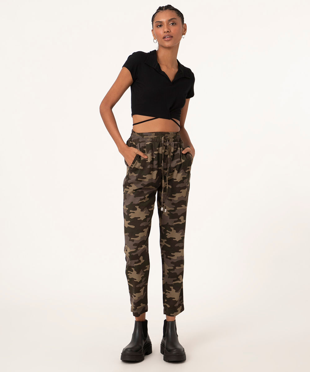 Calça Feminina Cintura Alta Estampada Camuflada com Cordão e Bolsos Verde Militar