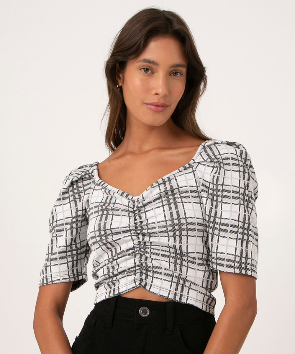 Blusa Cropped Estampada Xadrez com Franzido Manga Bufante Decote Princesa Off White