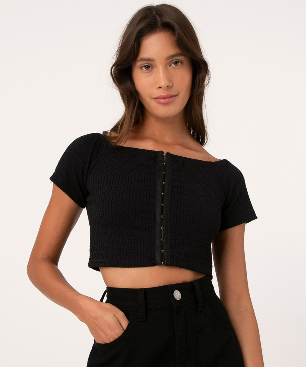 Blusa Cropped Corset Texturizada com Colchetes Manga Curta Decote Canoa Preta