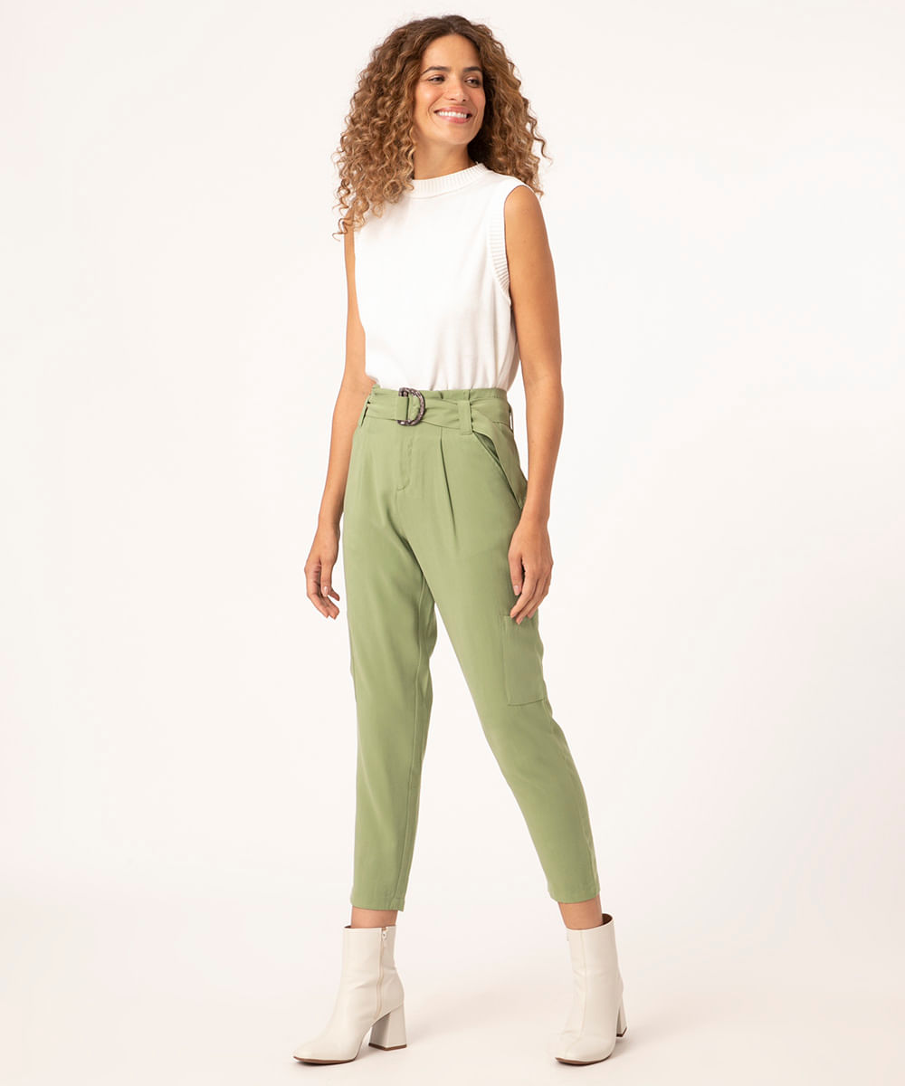 calça cargo com cinto verde