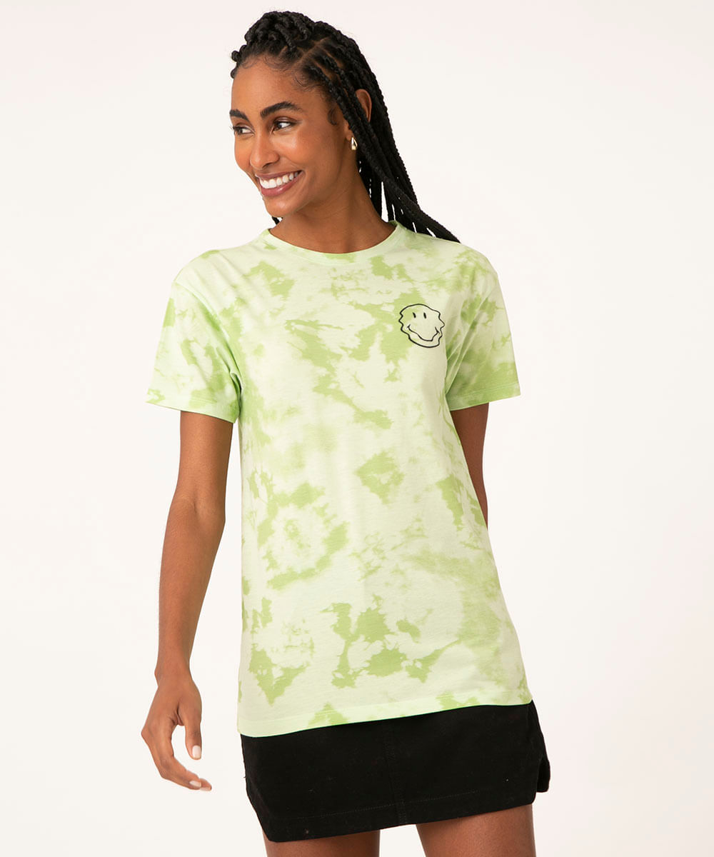 Camiseta Feminina SmileyWorld com Bordado Estampada Tie Dye Manga Curta Verde