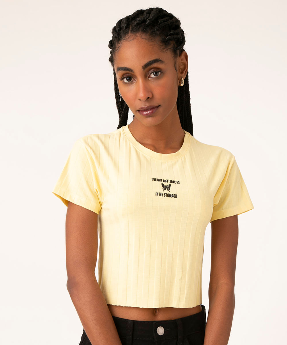 Blusa Cropped Canelada com Bordado "Butterflies" Manga Curta Decote Redondo Amarelo Claro