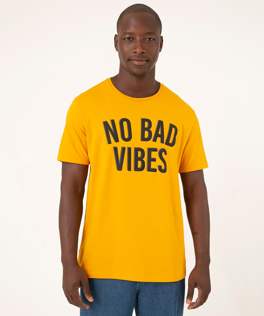 Camiseta Masculina "No Bad Vibes" Manga Curta Gola Careca Amarela