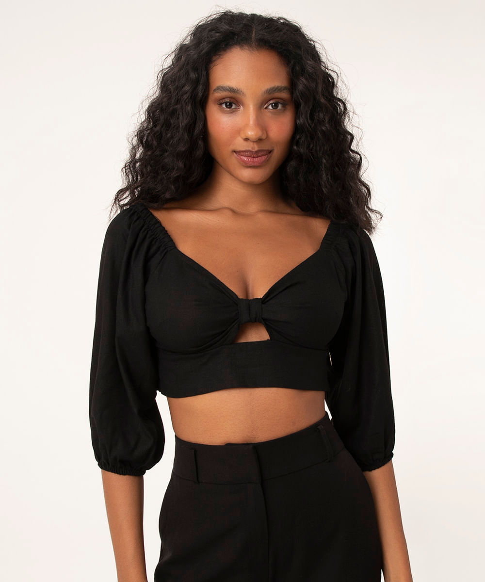 Blusa Cropped de Linho com Vazado Manga Bufante Decote V Preto