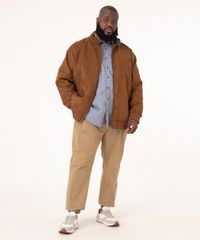 Jaqueta Plus Size de Suede com Bolsos Gola Alta Marrom Masculino