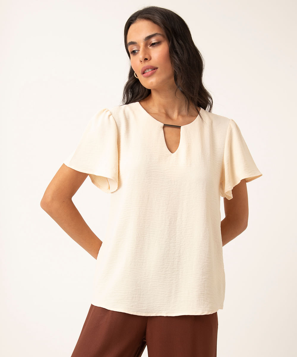 blusa manga curta decote detalhado bege claro