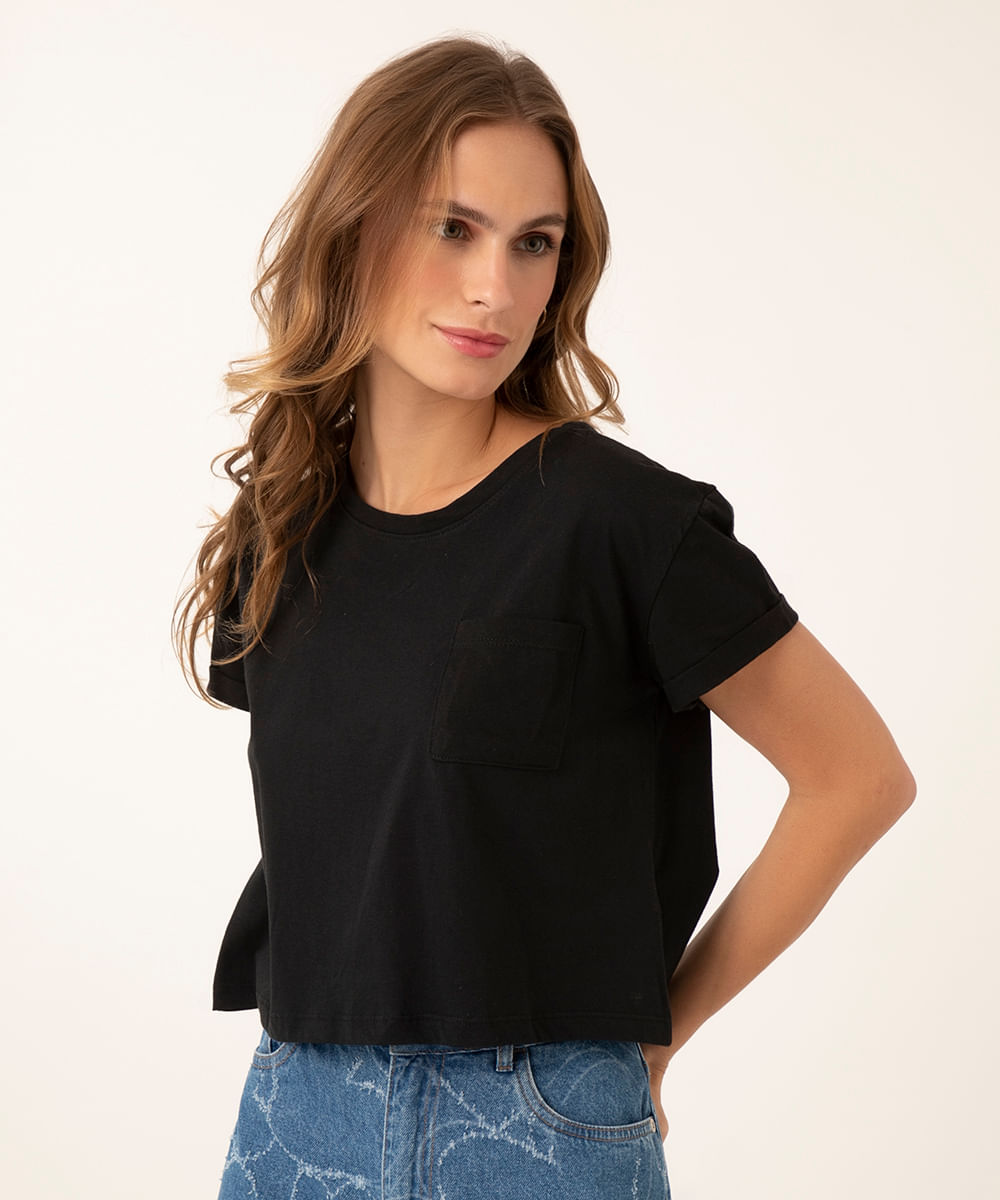 Blusa Feminina Básica Cropped com Bolso Manga Curta Decote Redondo Preta