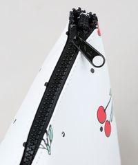 Necessaire-Feminina-Estampada-de-Poas-e-Cerejas-Branca-9325468-Branco_4