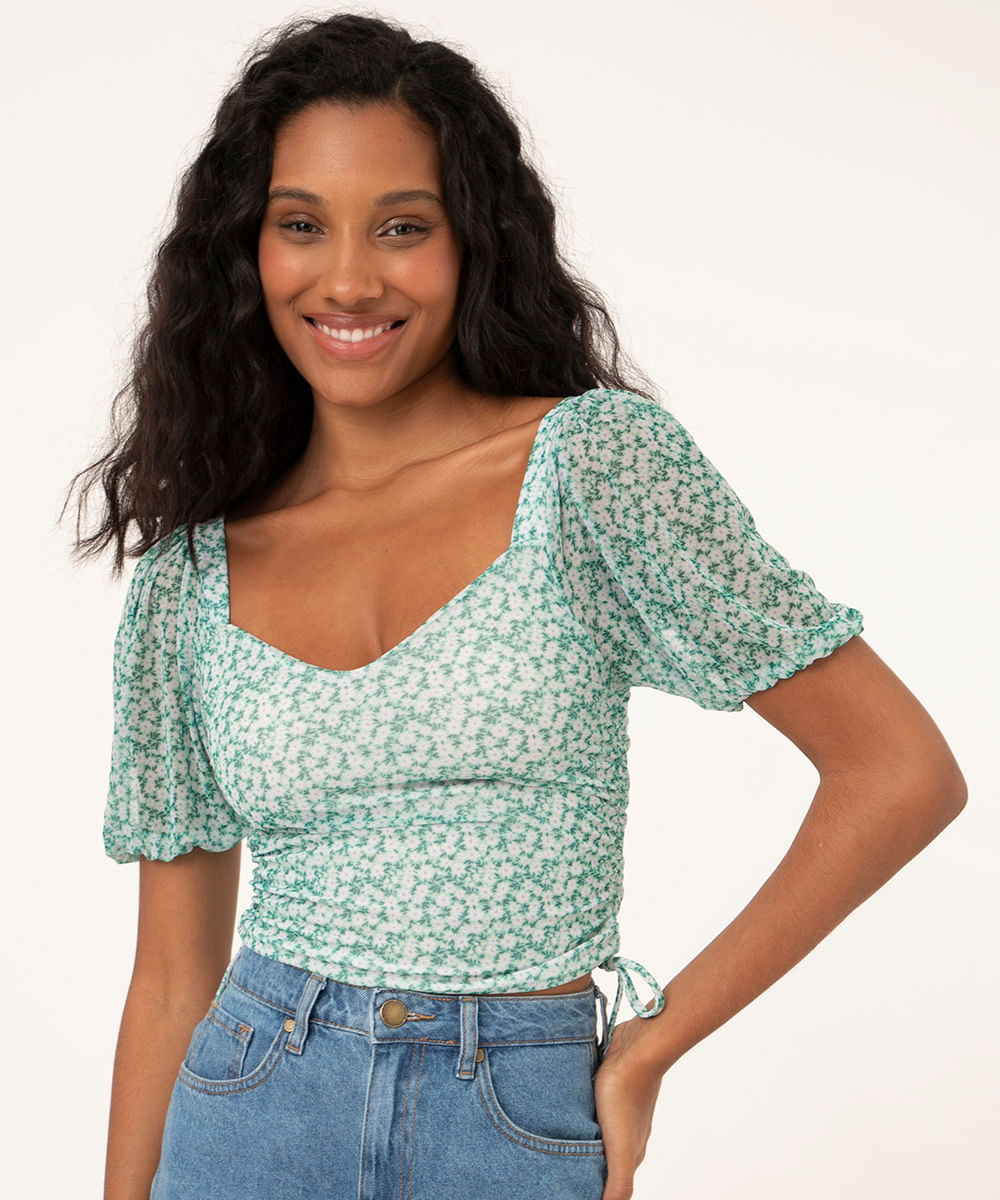 blusa cropped de tule floral amarração e franzido lateral verde claro